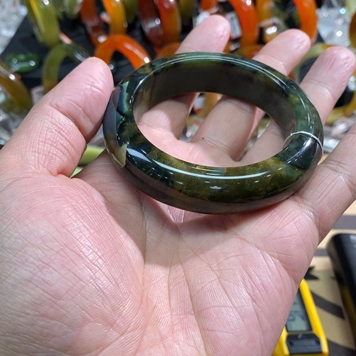 透闪石-蛇纹石玉未镶嵌手镯