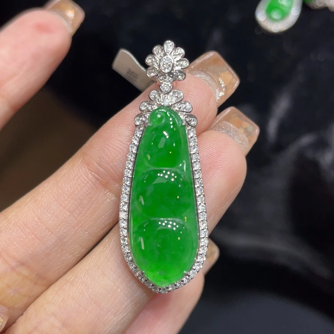 翡翠颈饰18K金镶嵌天然缅甸翡翠