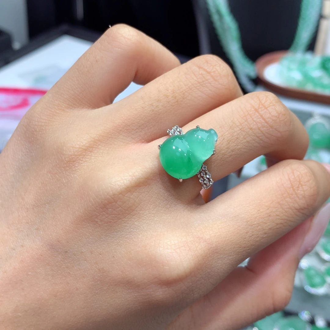 石英质玉（非洲翠）银S925镶嵌颈饰