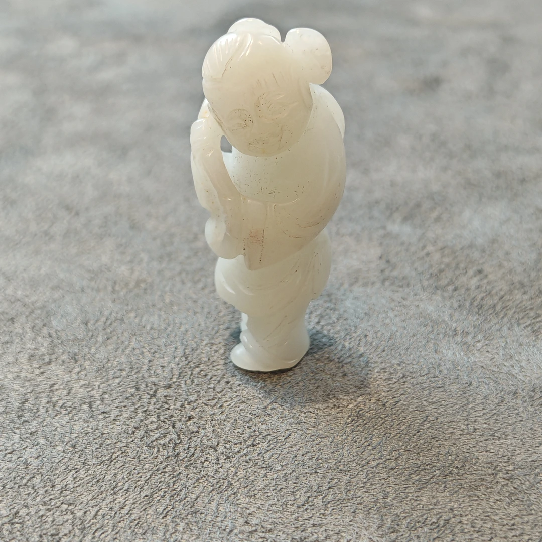 H061-白玉持莲童子