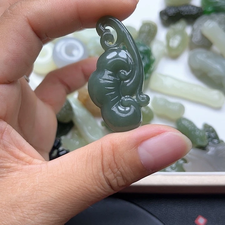 【闪购商品】颈饰未镶嵌和田玉