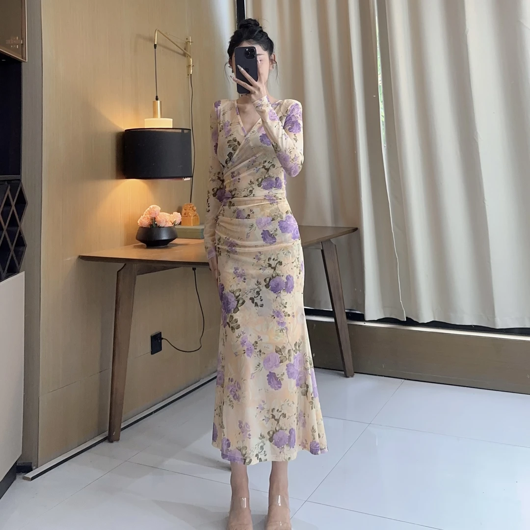 气质女人味轻奢V领长袖雏菊花开显瘦包身修身时尚百搭鱼尾连衣裙