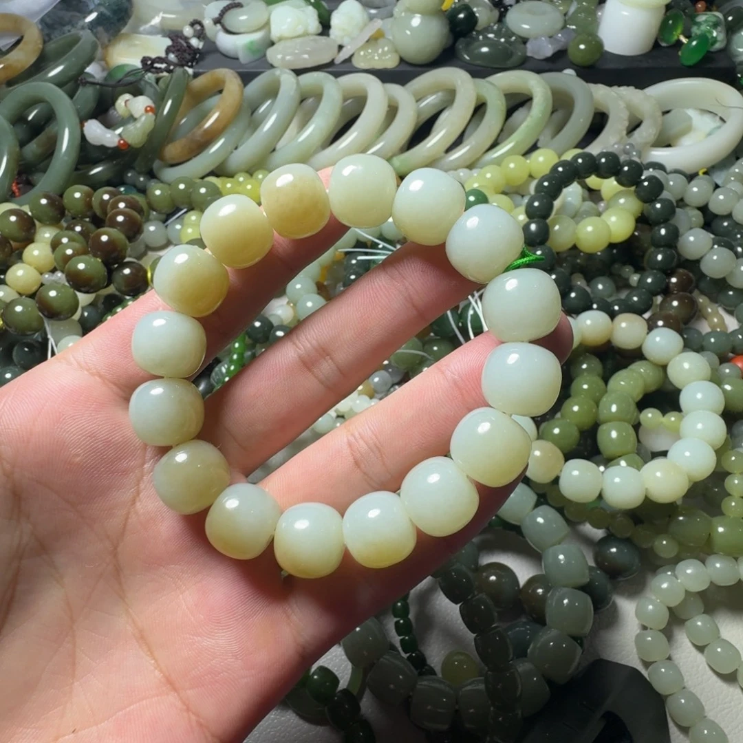 和田玉未镶嵌手串