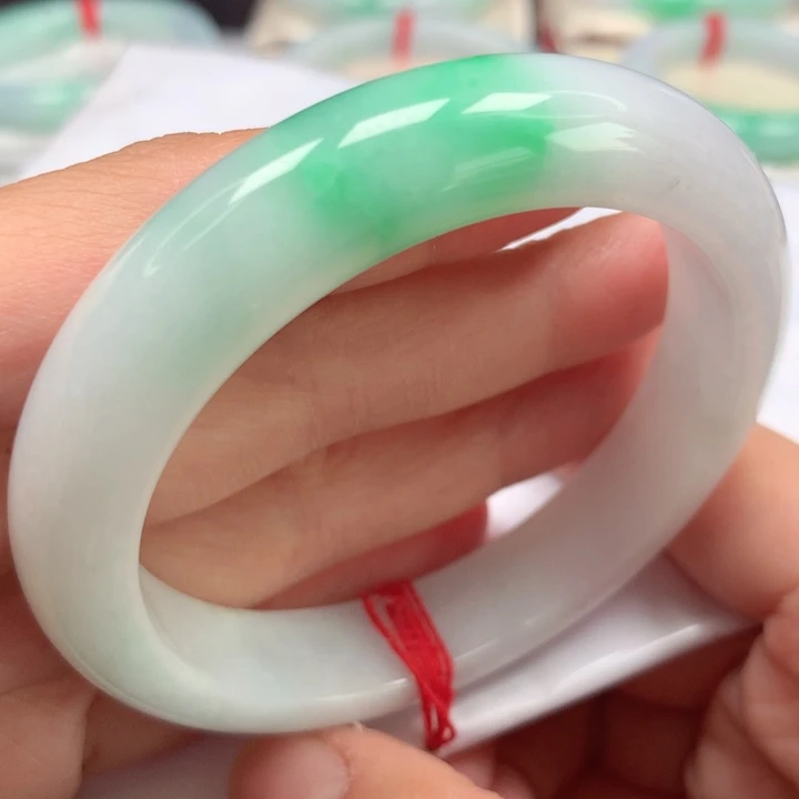 翡翠手镯未镶嵌白底青11