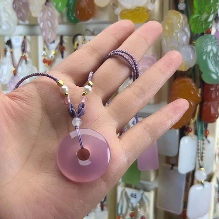 老***姐未镶嵌颈饰玛瑙/玉髓