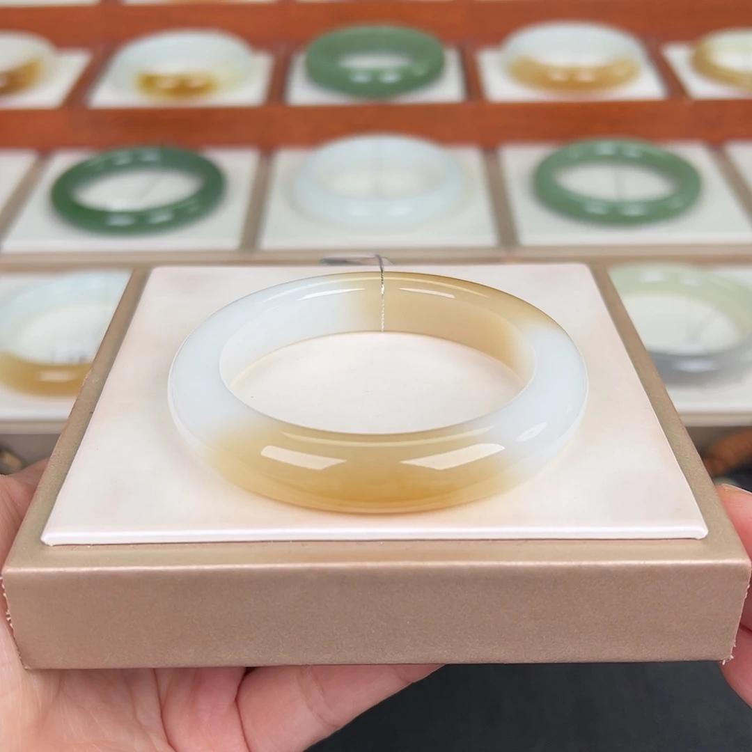 和田玉未镶嵌手镯金糖天地糖白镯