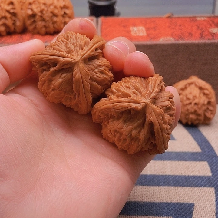 吊坠文玩核桃T****。三棱