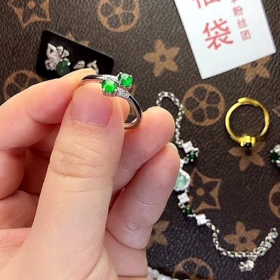 翡翠未镶嵌挂件戒指