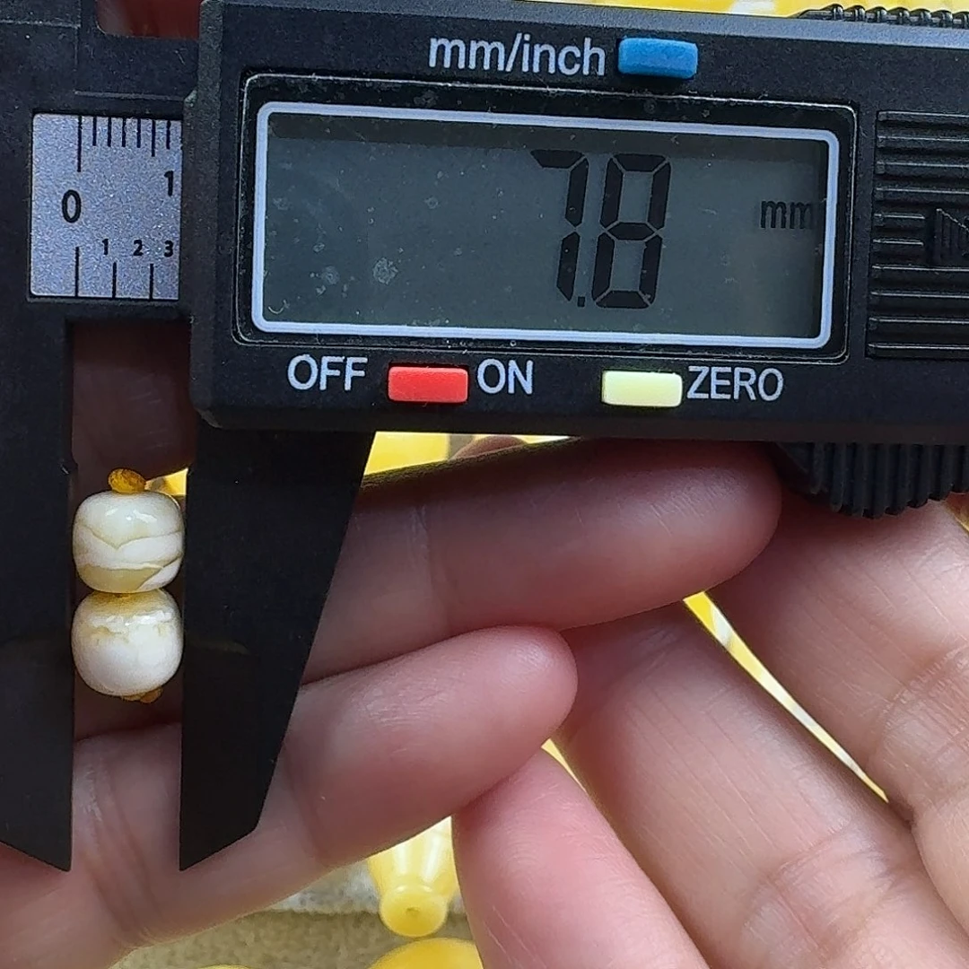 A***街蜜蜡未镶嵌裸石25杂