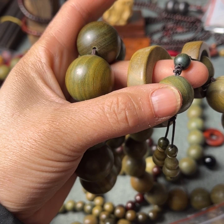 木老****活绿檀2.5手持00000000000000