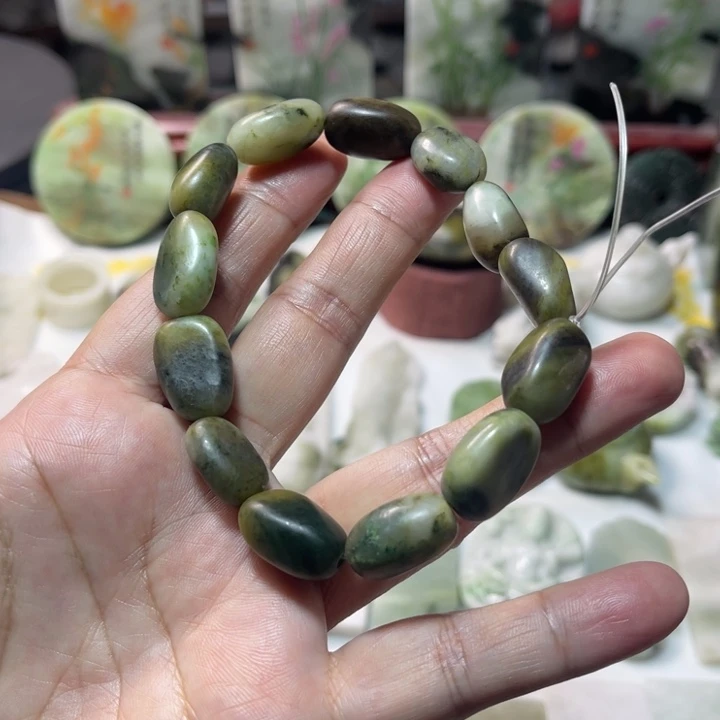 独山玉未镶嵌颈饰
