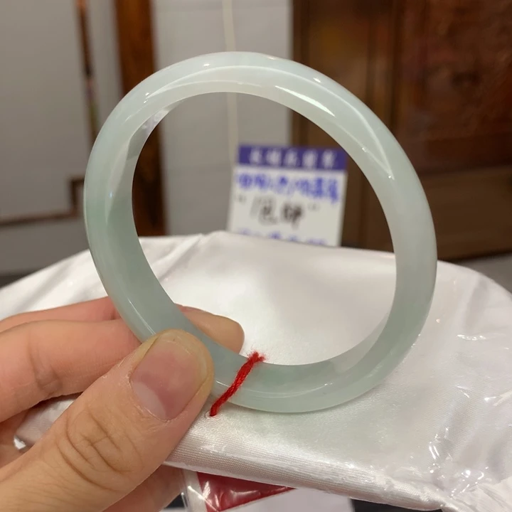 翡翠手镯未镶嵌翡翠手镯未镶嵌57.7圈口贵妃