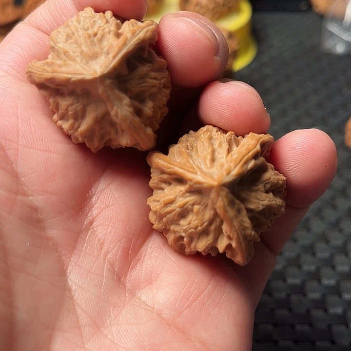 吊坠文玩核桃三棱核桃盘山文玩核桃
