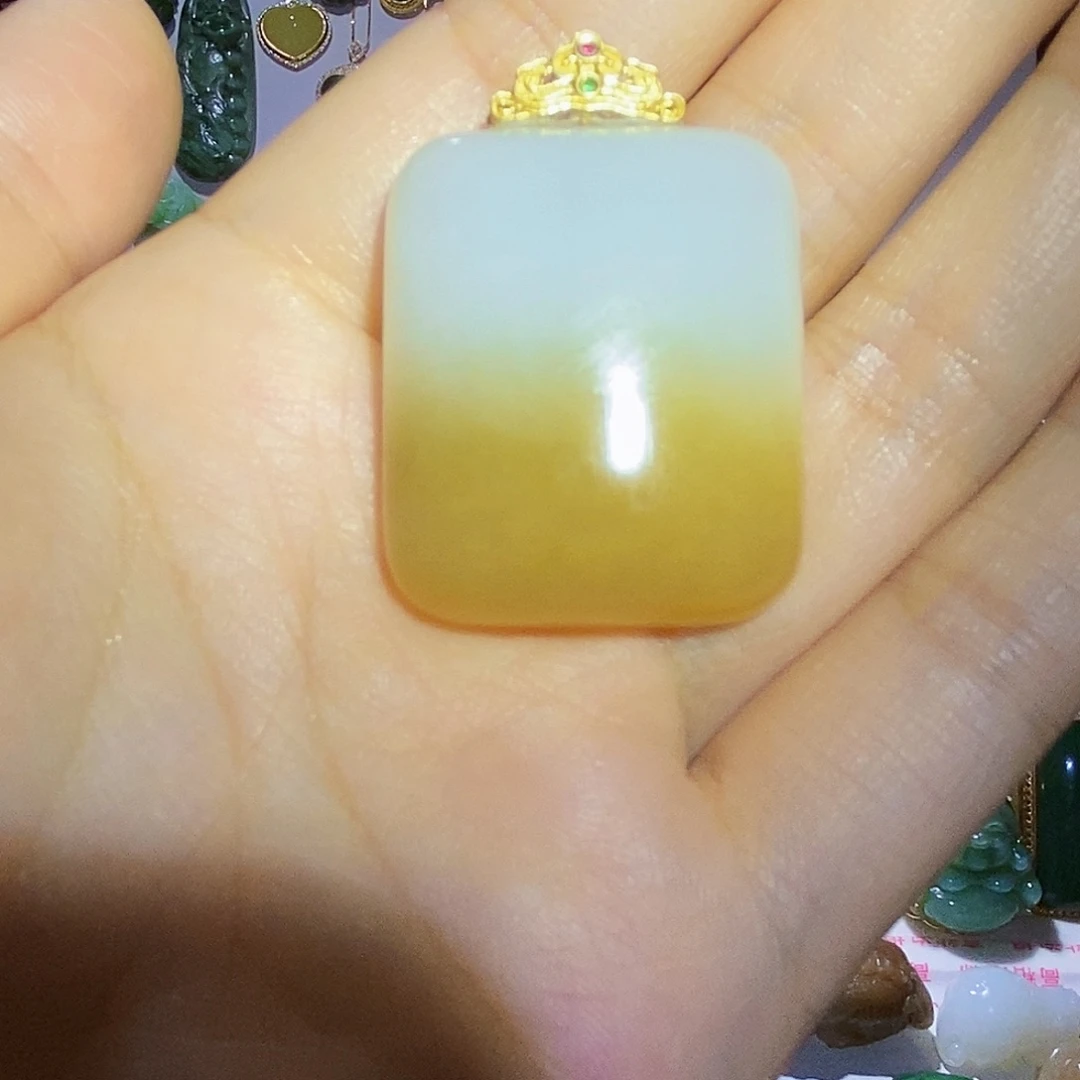 和田玉18K金镶嵌颈饰