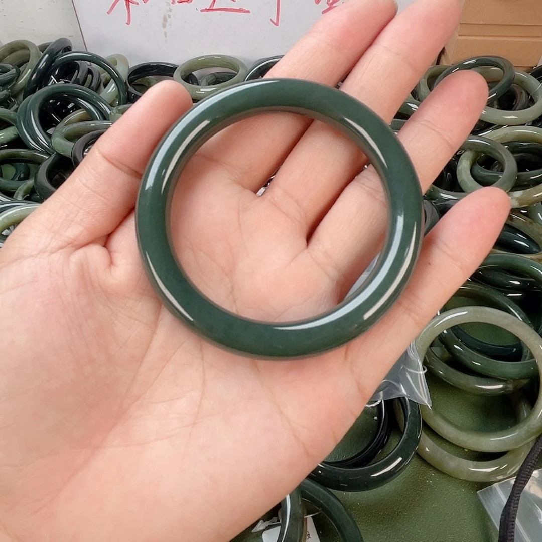 和田玉手镯未镶嵌阿**满