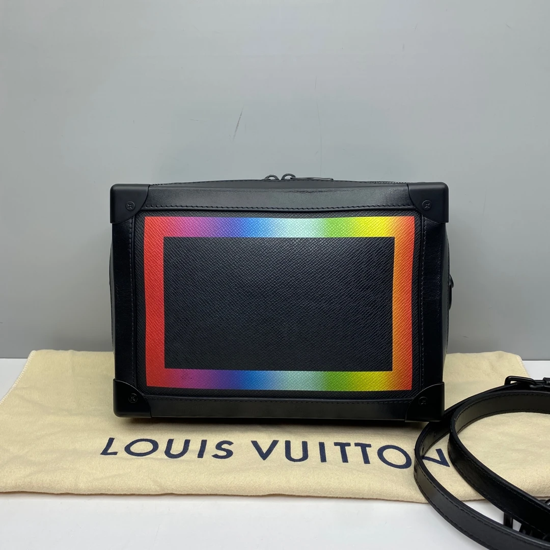 95新 LV 97新LV大号6205 soft trunk限量款彩虹软盒子包斜挎包