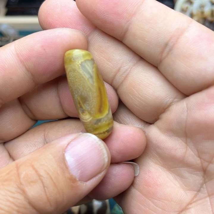 玛瑙/玉髓颈饰未镶嵌左**宝