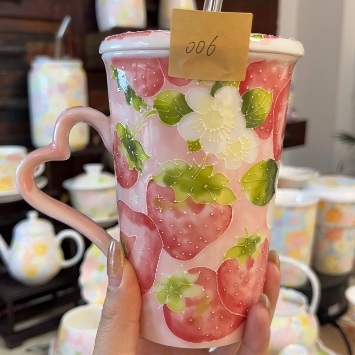 陶瓷手柄款草莓马克杯