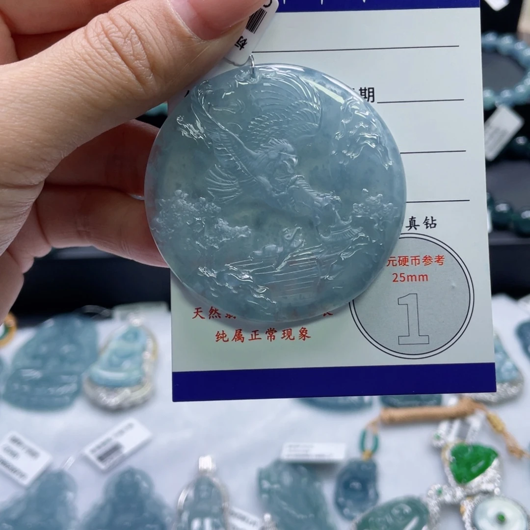 翡翠未镶嵌颈饰大展宏图
