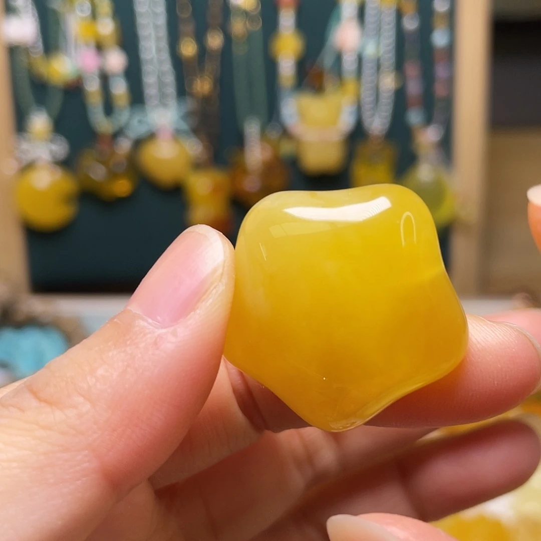 琥珀未镶嵌裸石吊坠