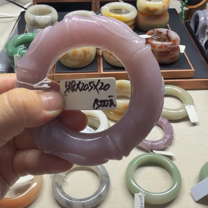 泡***~石英质玉未镶嵌手镯