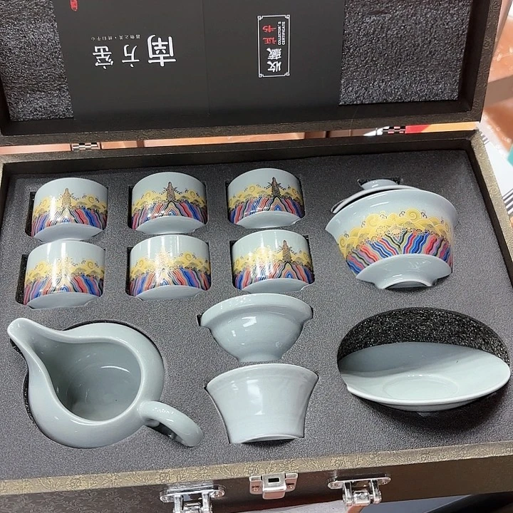 孤品茶具套装等。