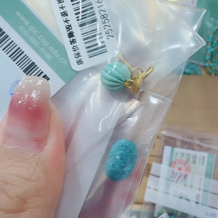 泡***咪绿松石未镶嵌珠宝奇石