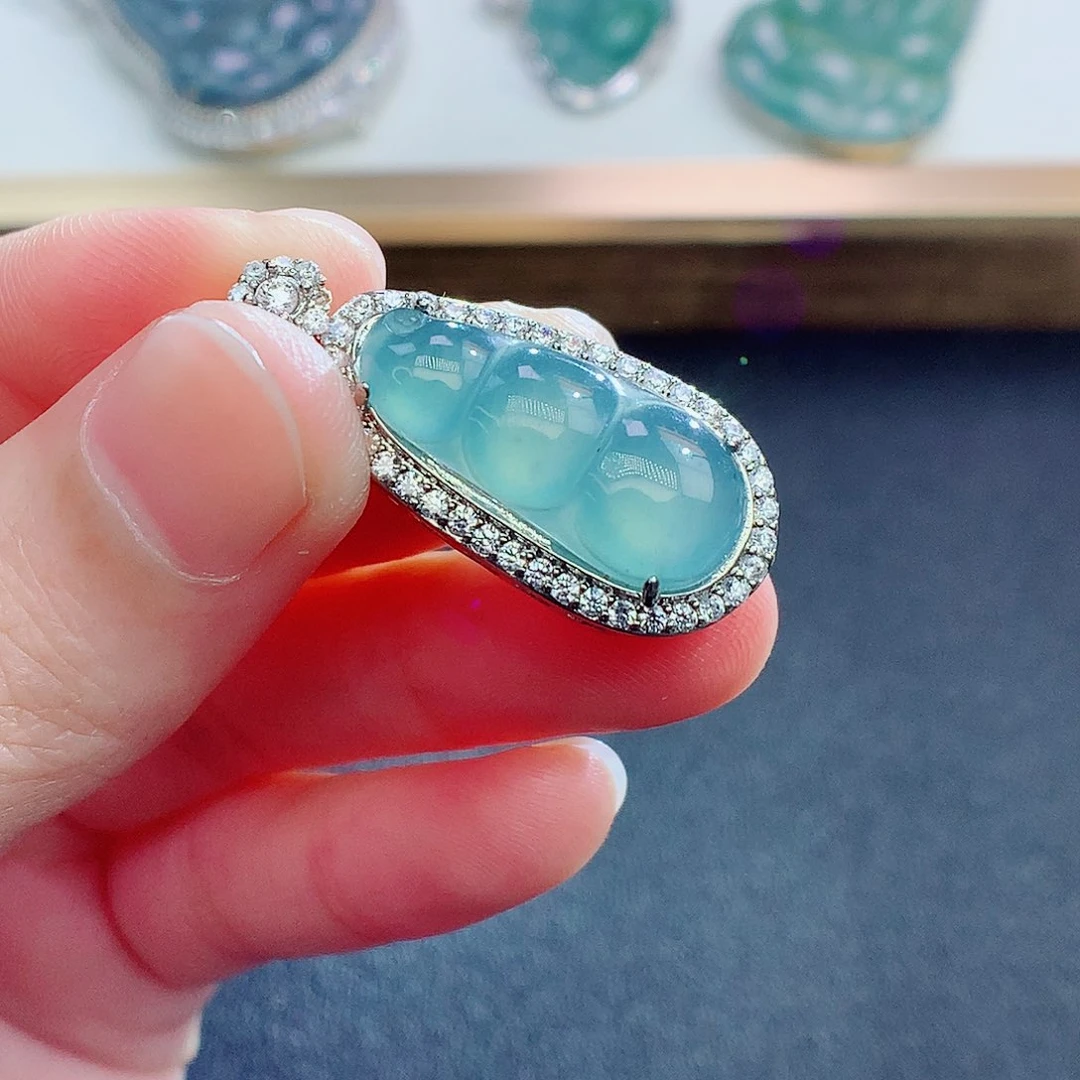 翡翠颈饰未镶嵌翡翠