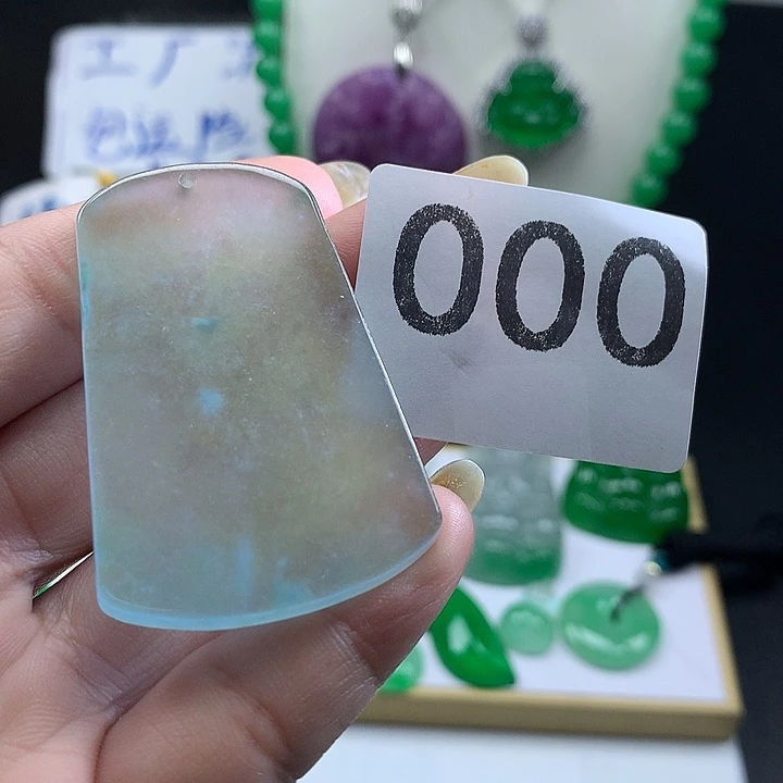 翡翠未镶嵌吊坠(赠链)