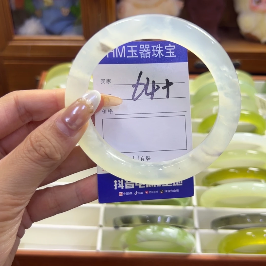 蛇纹石玉未镶嵌手镯95