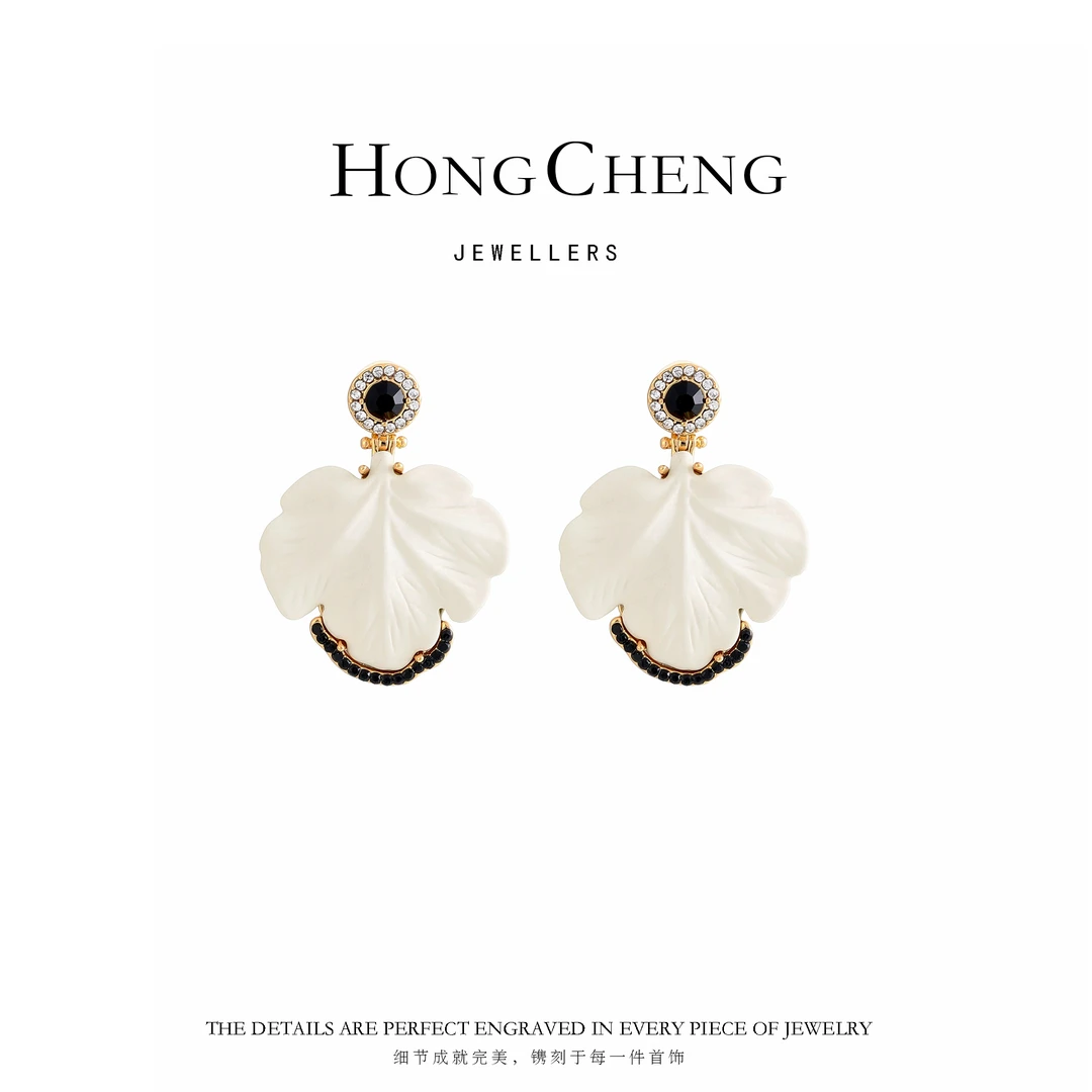 18K 设计款镶嵌重工耳环NL8341