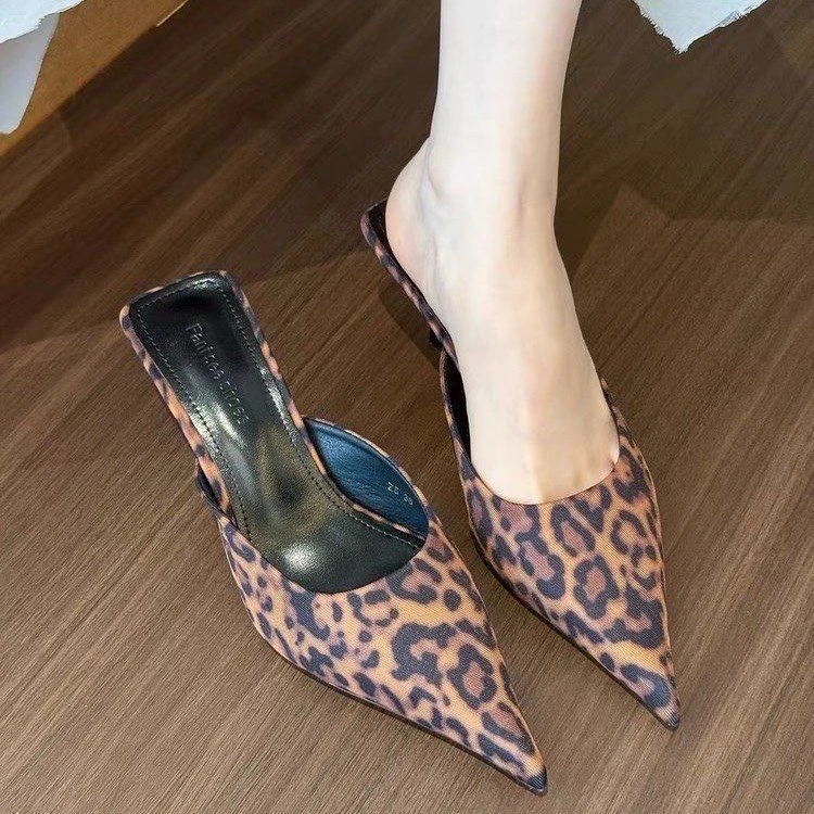 UHCK高跟拖鞋低跟小尖头后空半拖2025春夏新款绒面包头猫跟异形跟