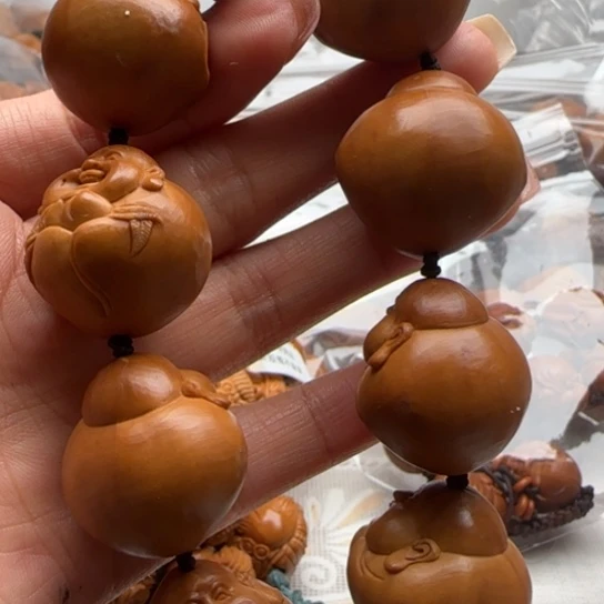 老***姚橄榄核手串橄榄雕工艺品