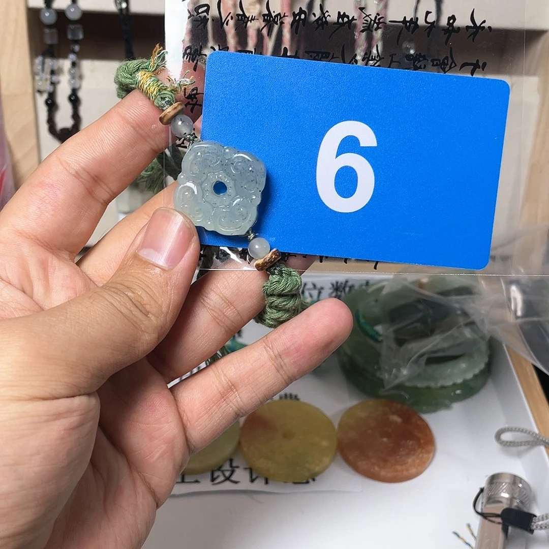 蛇纹石玉颈饰合金