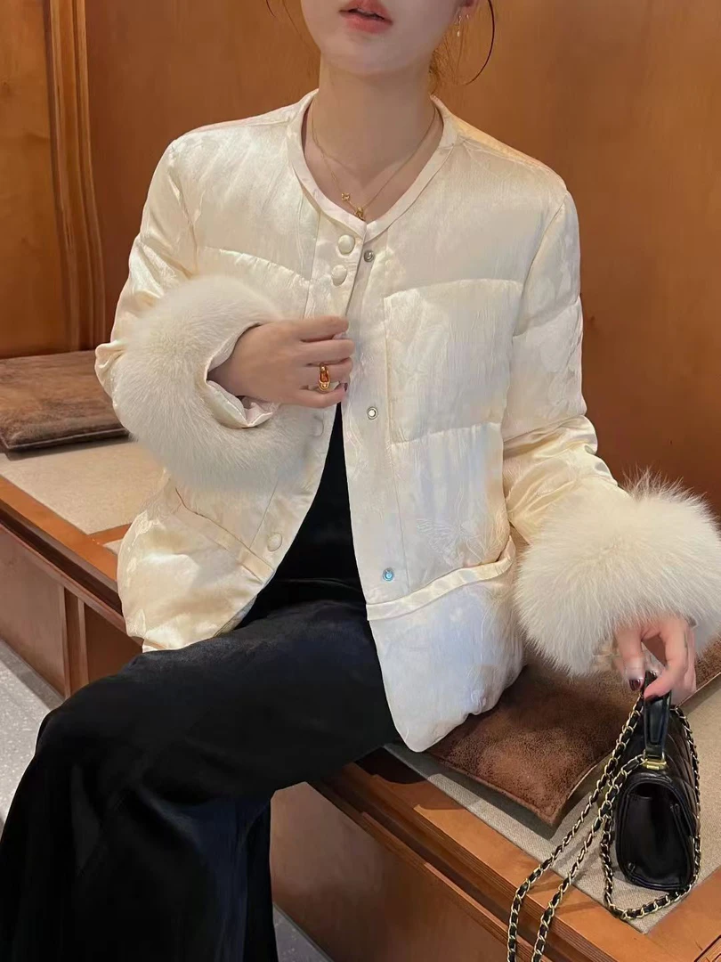 李园家1号店-25803-白鹅绒服拼接大狐狸袖毛鹅绒服
