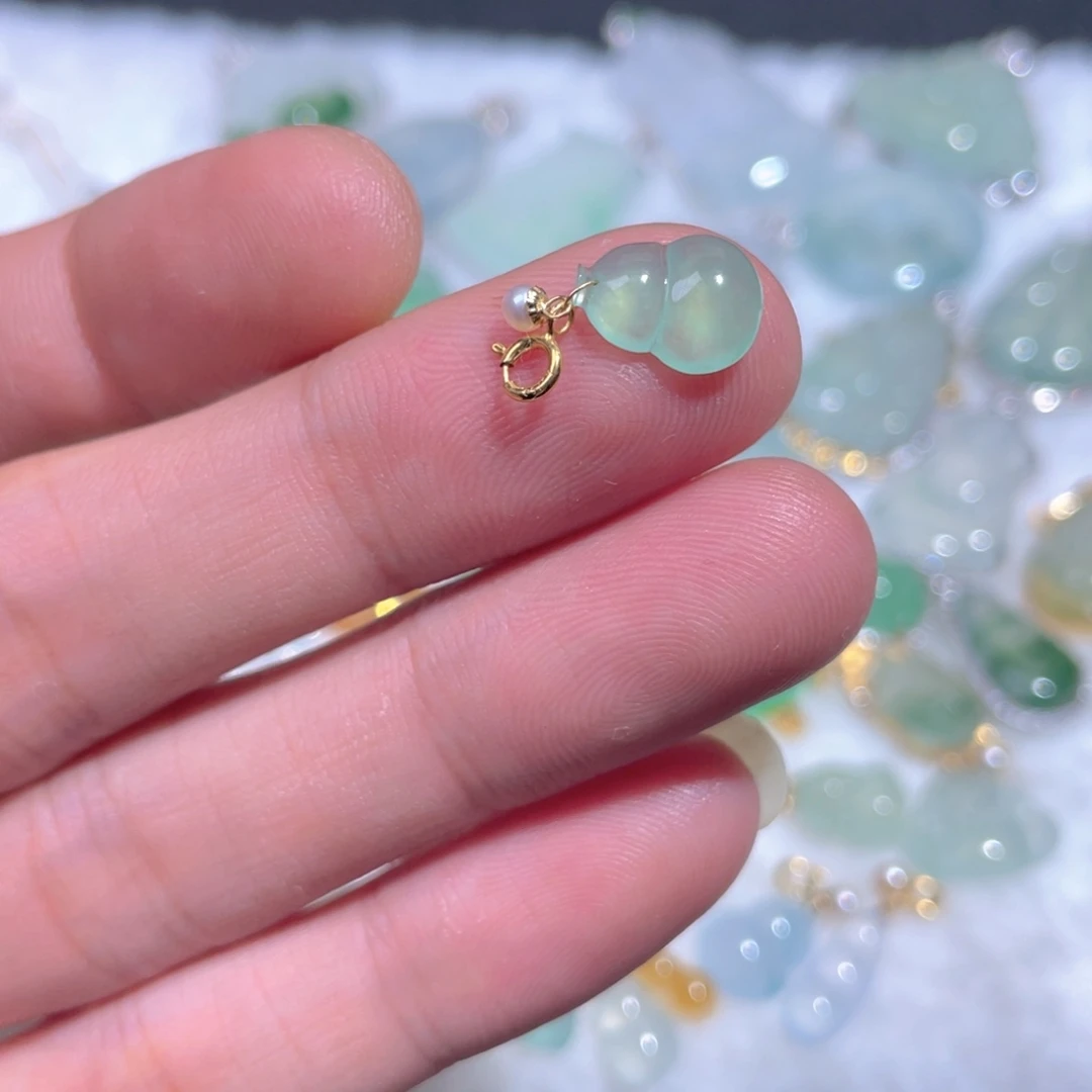 翡翠18K金镶嵌颈饰翡翠