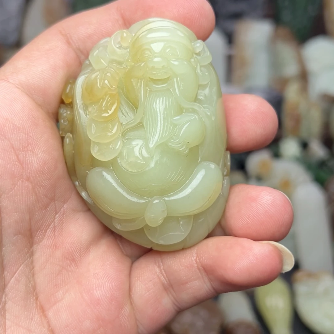 和田玉未镶嵌把件