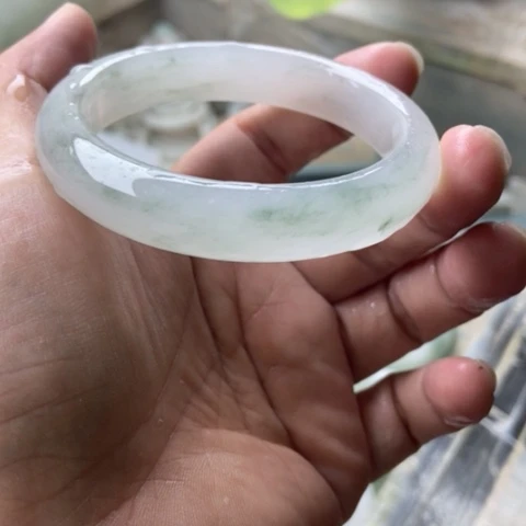 石英质玉（金丝玉）手镯未镶嵌别****线