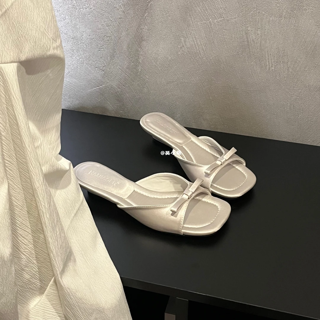 2025夏季新款小众设计感蝴蝶结坡跟绸缎凉鞋时尚百搭网红方头凉拖