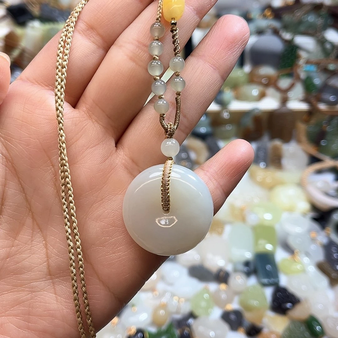 和田玉未镶嵌吊坠(赠链)