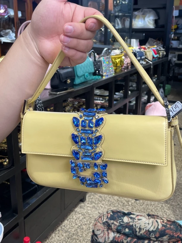 95新 FENDI/芬迪 夏七中古/金色满钻鳄尾法棍/单肩包