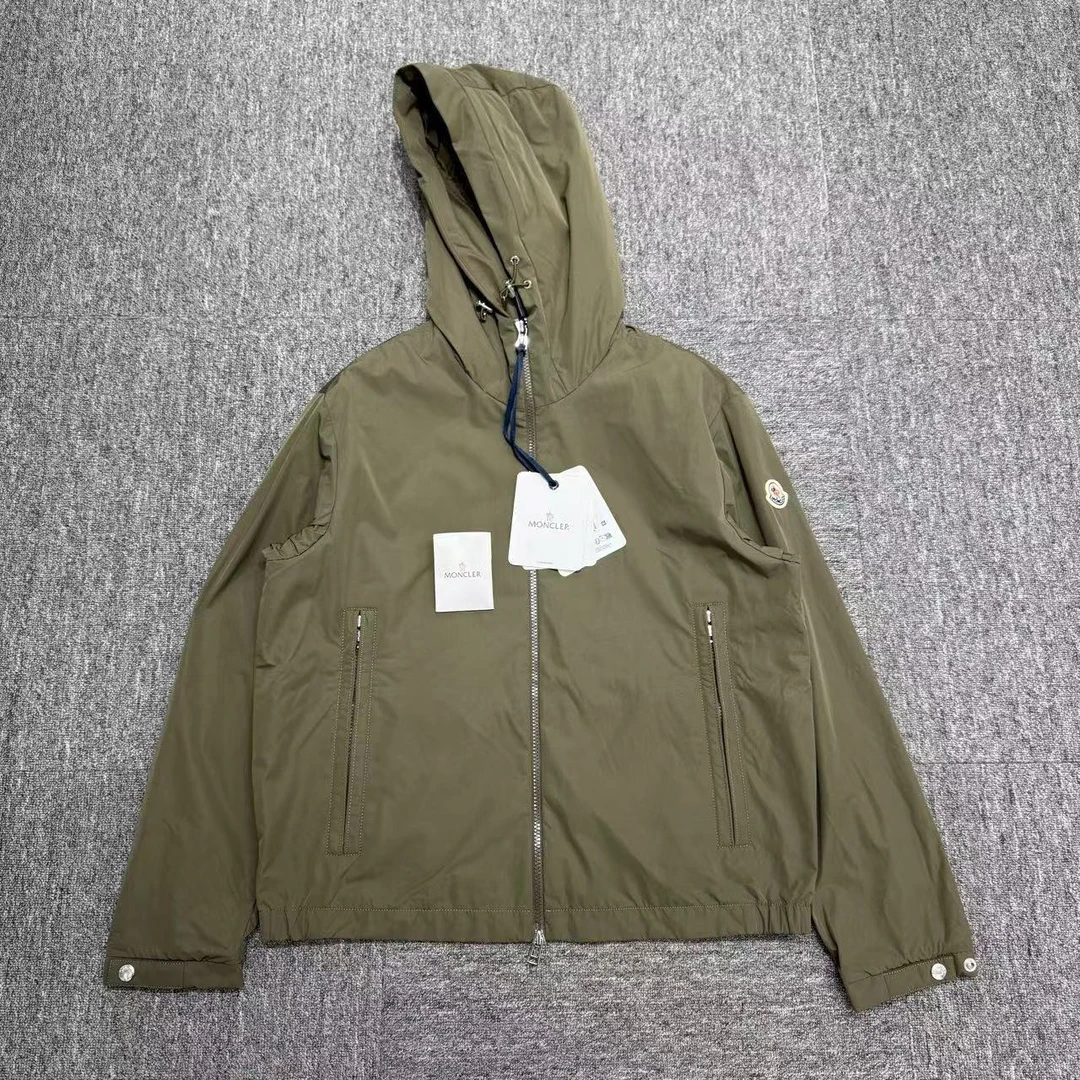 Moncler 纯色冲锋衣/2码/98新带吊/编码12367