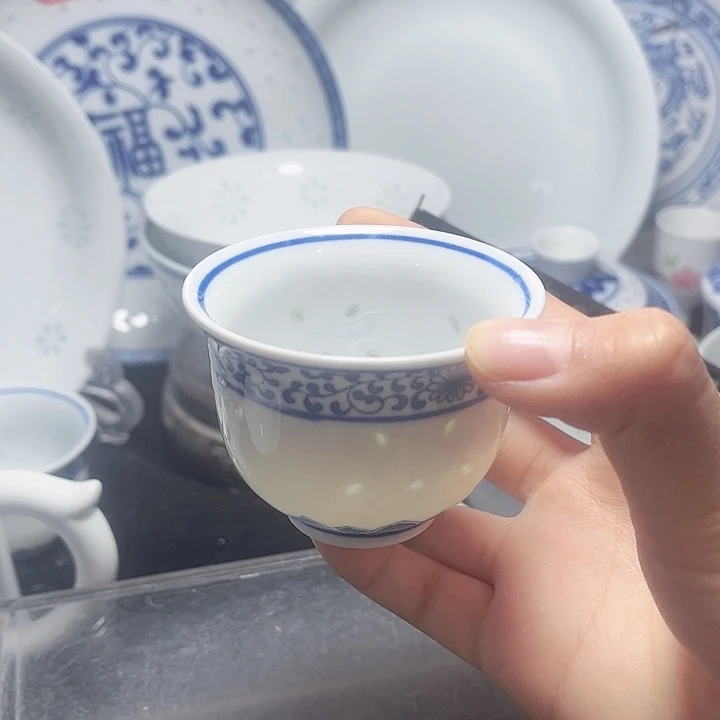 碗青花玲珑山水小茶杯