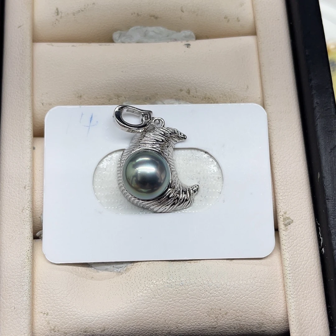 颈饰海水珍珠银S925镶嵌绿色牛角包吊坠10-11mm