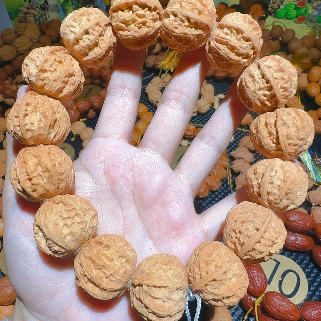 文玩核桃吊坠荔枝纹白茬
