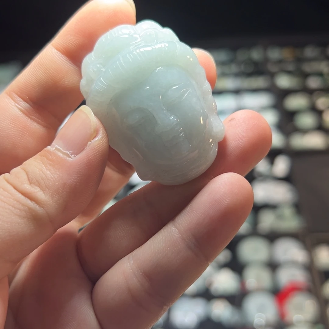 翡翠未镶嵌颈饰观音