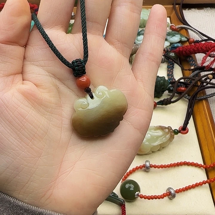 和田玉（糖玉）颈饰未镶嵌有**烦