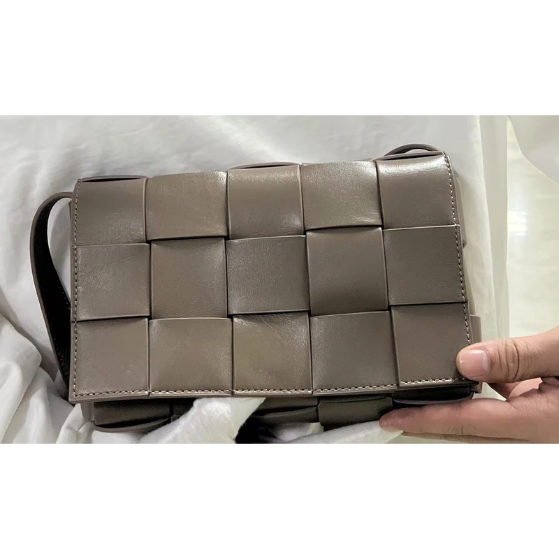 YUSHA/高档灰褐色绵羊皮编织斜挎包-8010