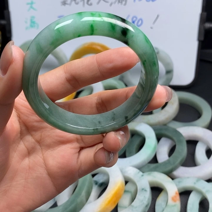 芋***薯定制翡翠未镶嵌翡翠手镯
