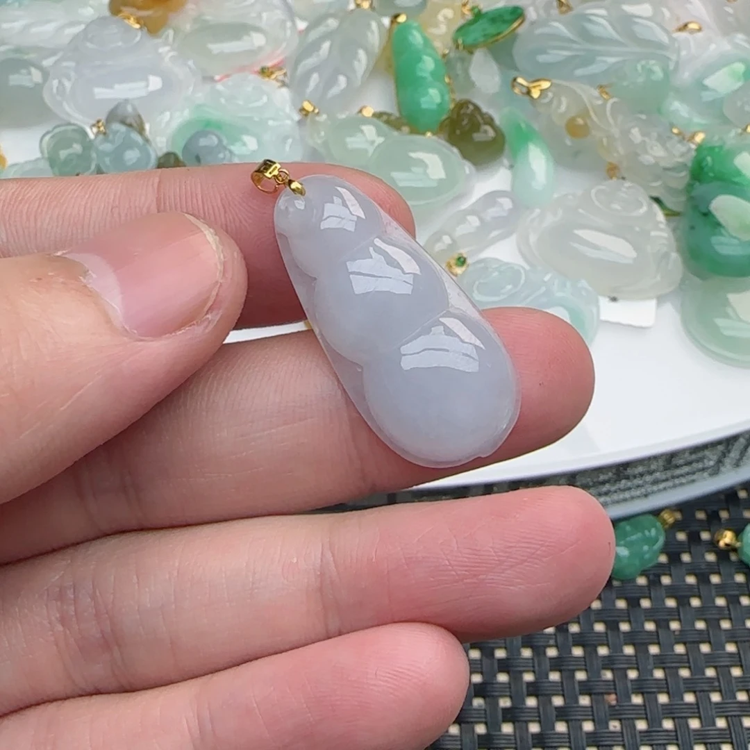 【闪购商品】翡翠颈饰18K金镶嵌福豆